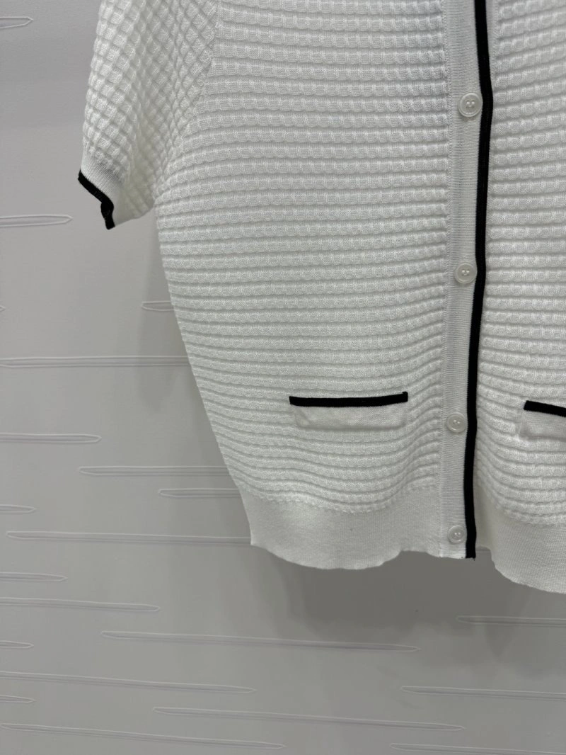 Sporty Chanel T-Shirts 108708
