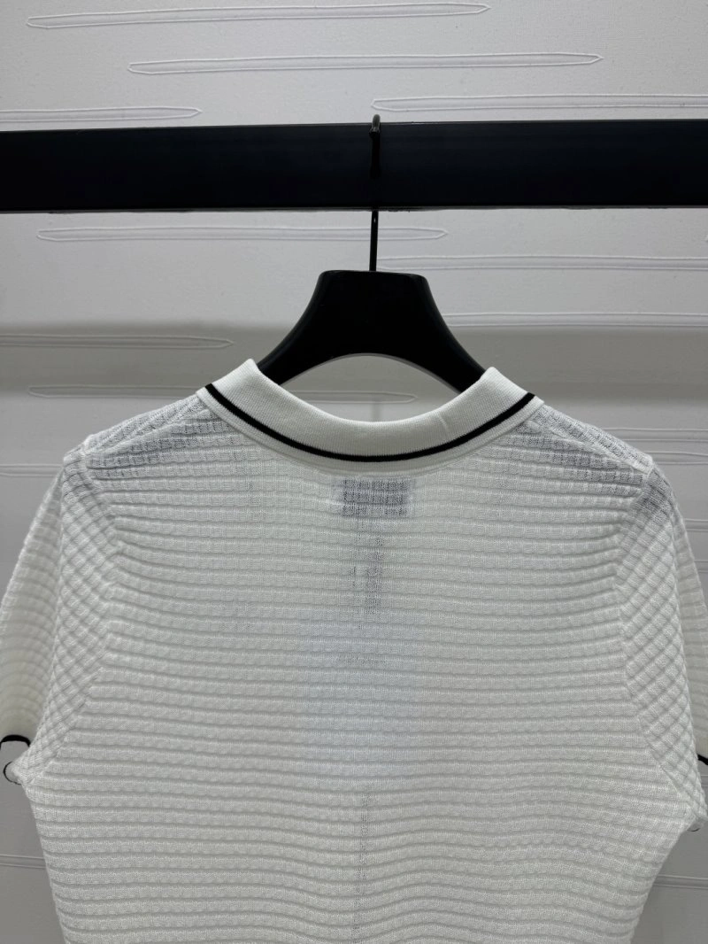 Sporty Chanel T-Shirts 108708