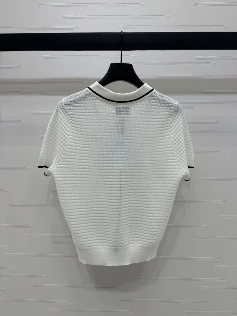 Sporty Chanel T-Shirts 108708