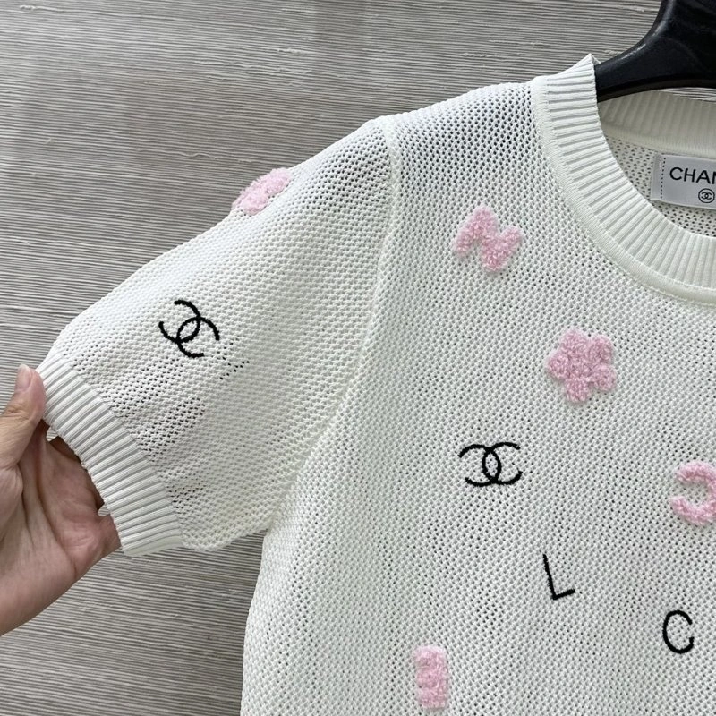 Snug Chanel T-Shirts 108661