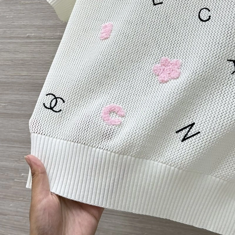 Snug Chanel T-Shirts 108661