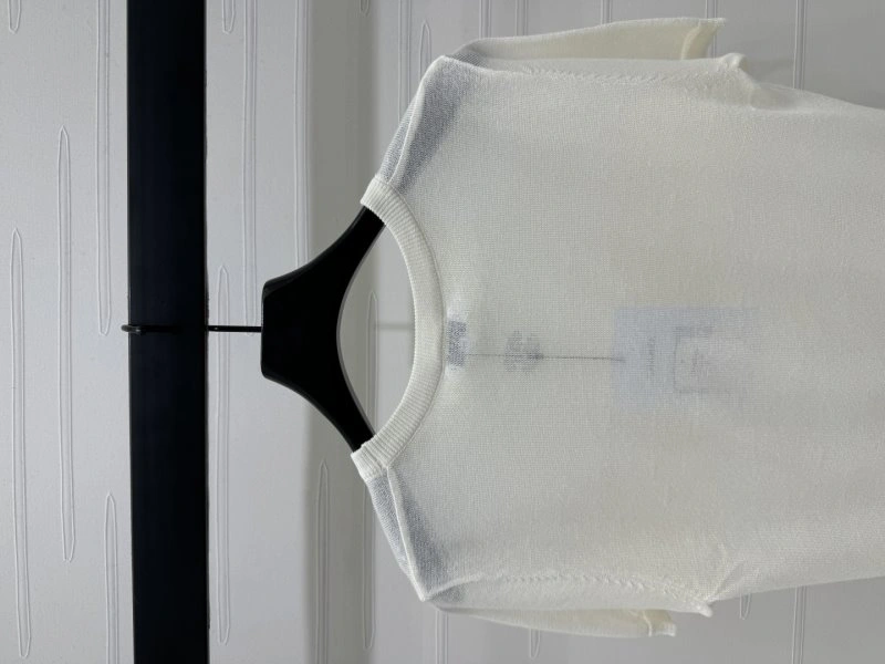 Lightweight Chanel T-Shirts 108635