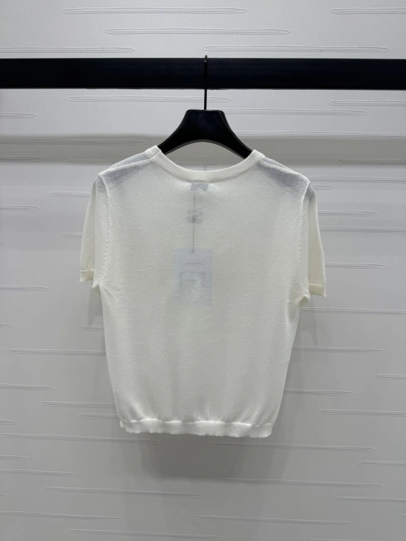 Lightweight Chanel T-Shirts 108635