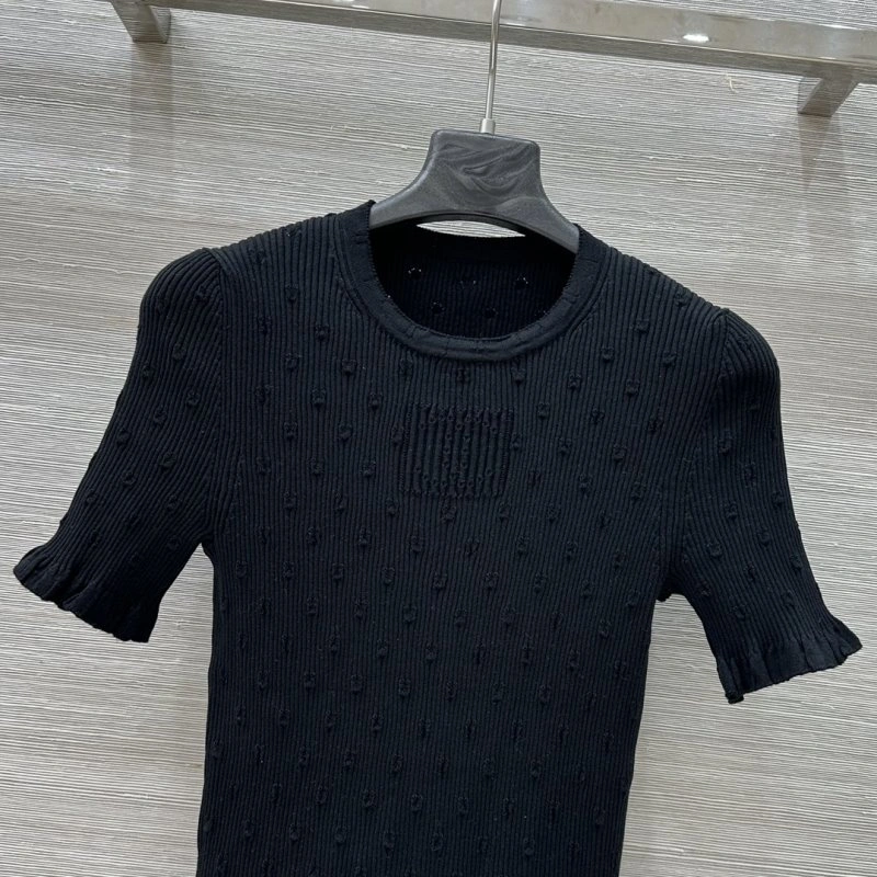 Minimalist Chanel T-Shirts 108612