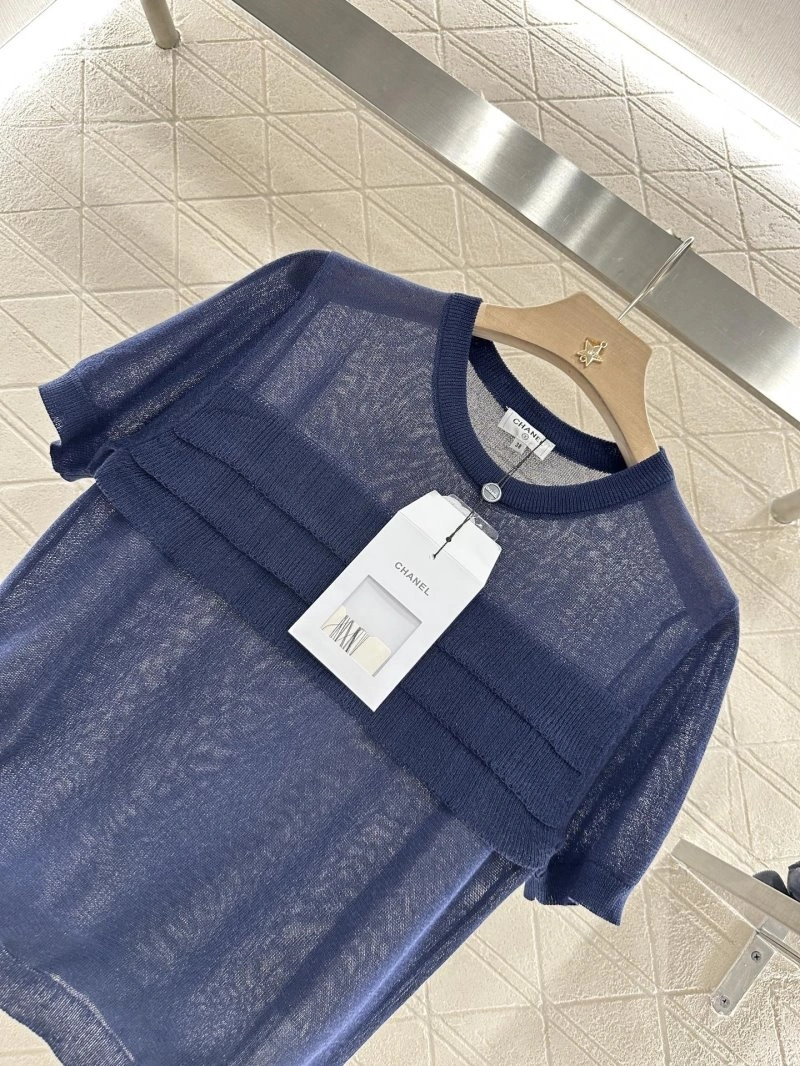 Classic Chanel T-Shirts 108597