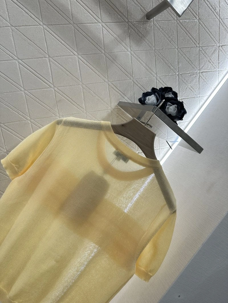 Sleek Chanel T-Shirts 108604