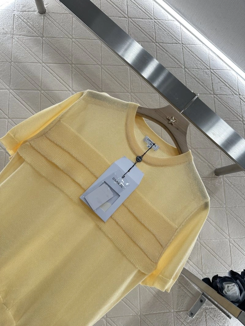 Sleek Chanel T-Shirts 108604