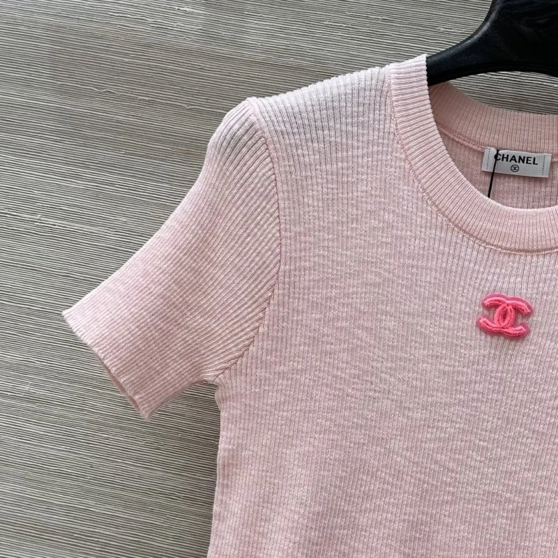 WellDesigned Chanel T-Shirts 108600
