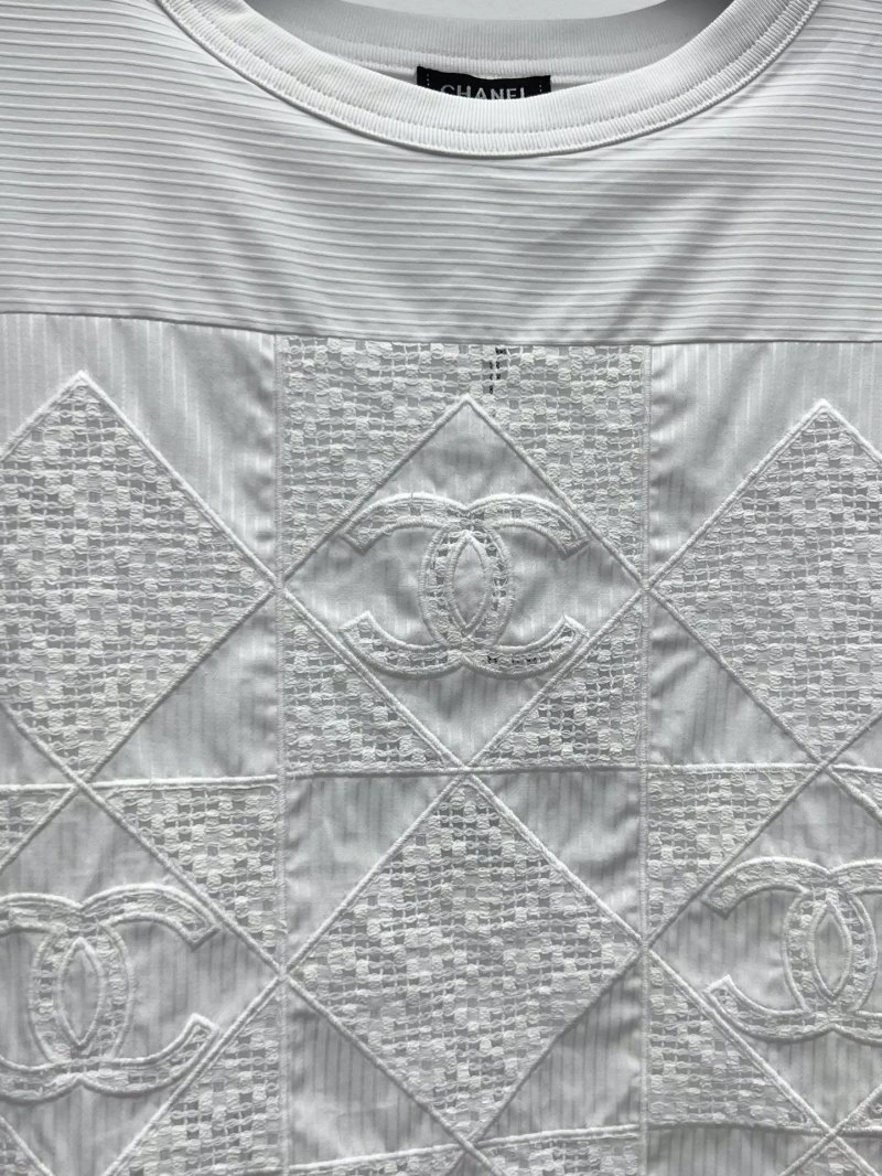 Versatile Chanel T-Shirts 108571