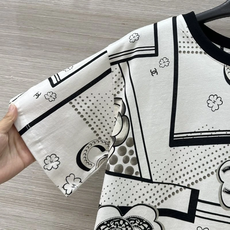 Compact Chanel T-Shirts 108562