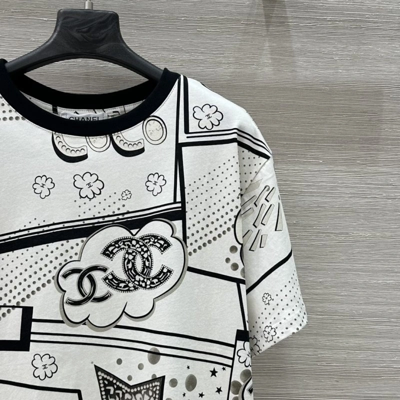 Compact Chanel T-Shirts 108562