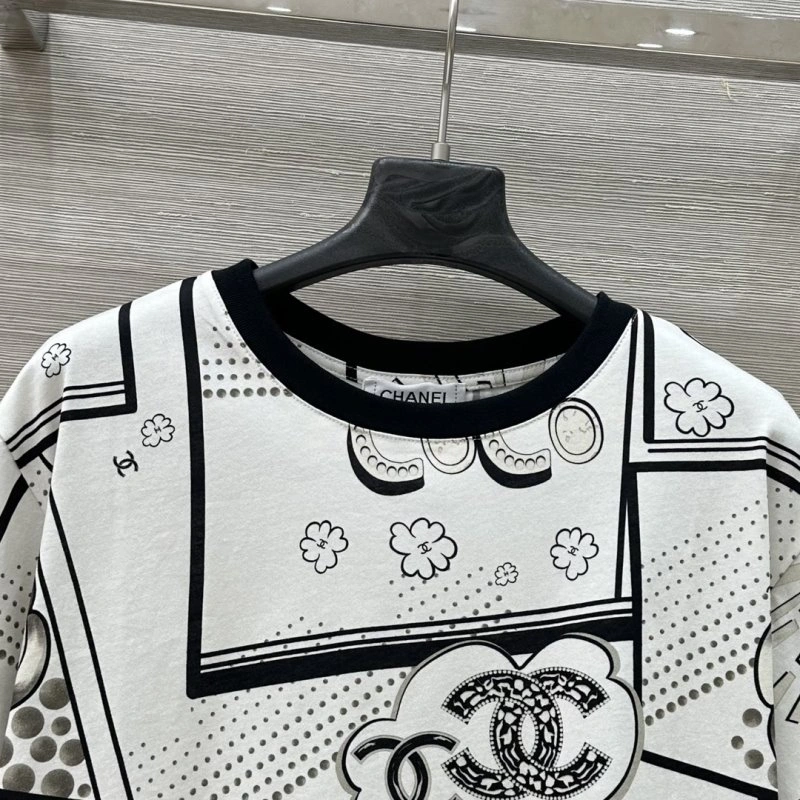 Compact Chanel T-Shirts 108562
