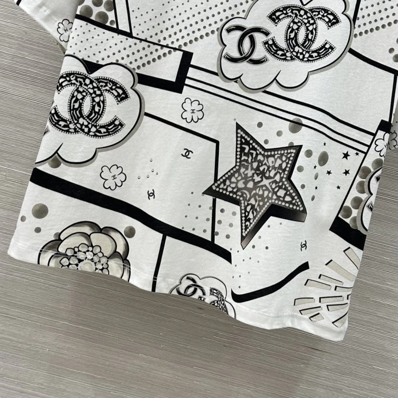 Compact Chanel T-Shirts 108562