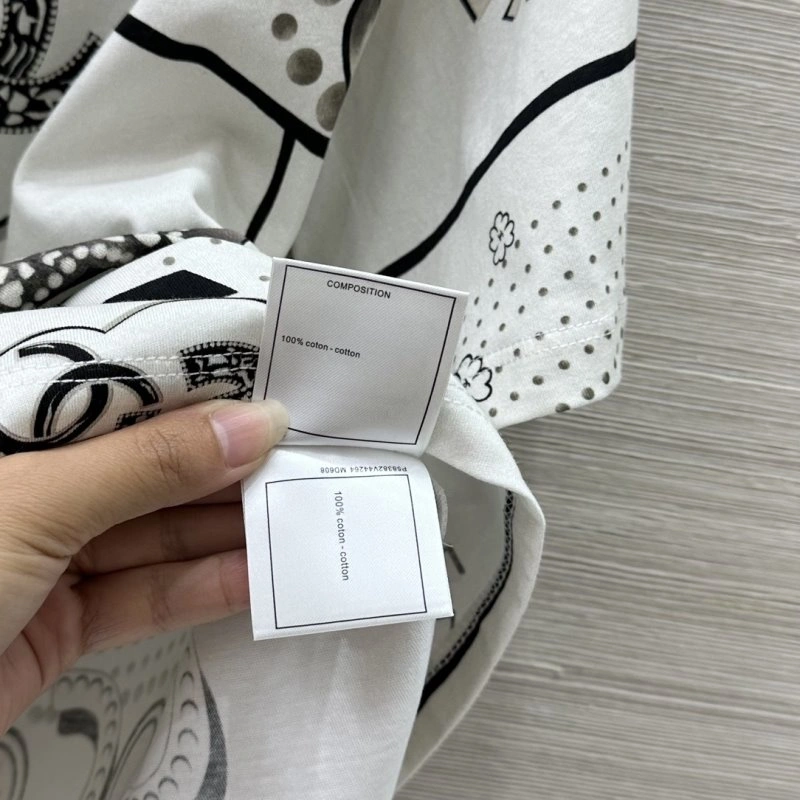 Compact Chanel T-Shirts 108562