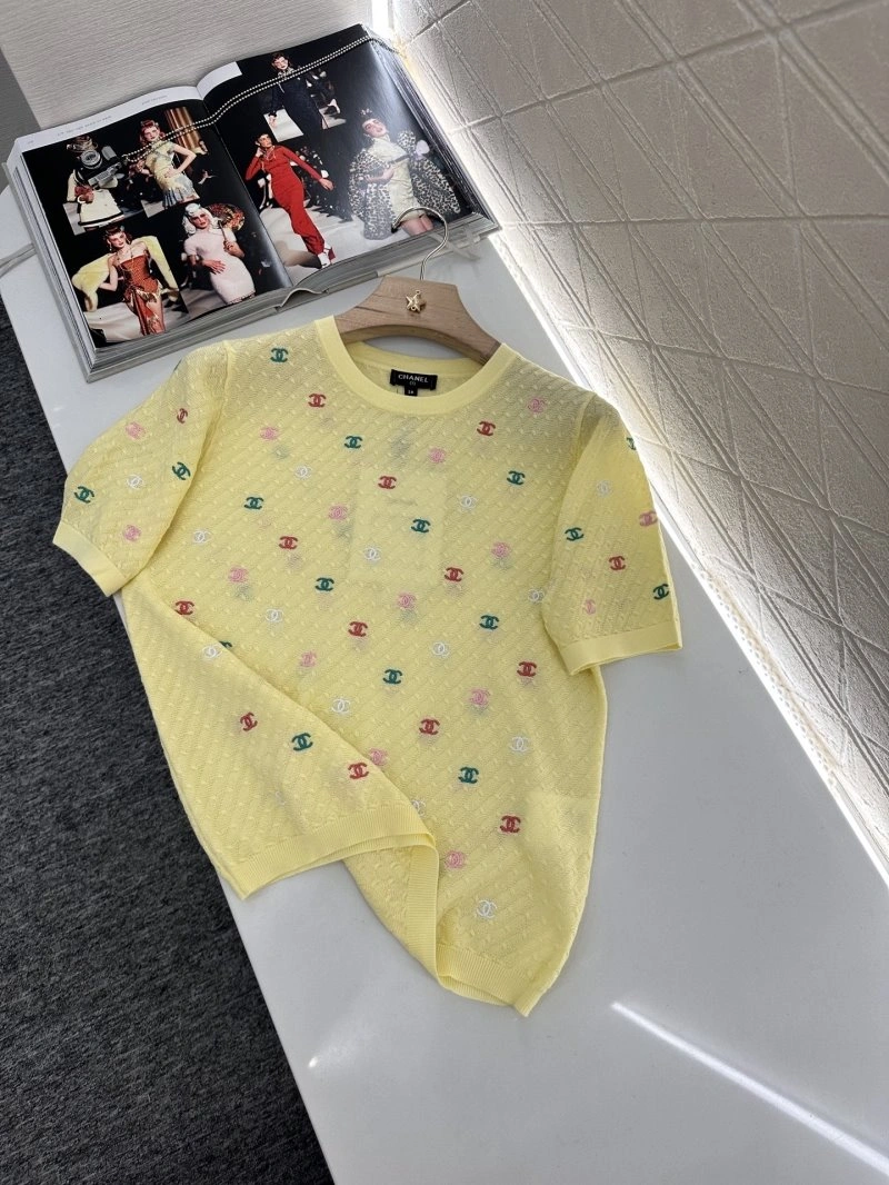 Chanel T-Shirts UrbanChic 108544