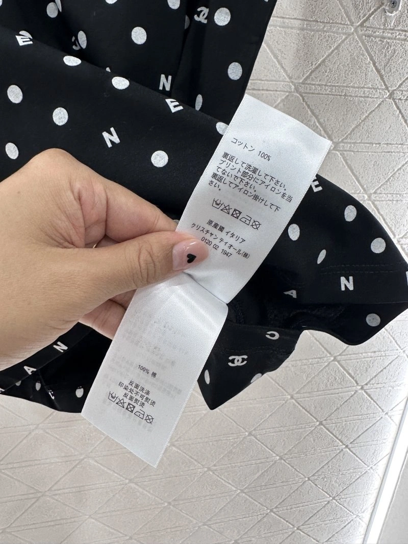 Bold Chanel T-Shirts 108549