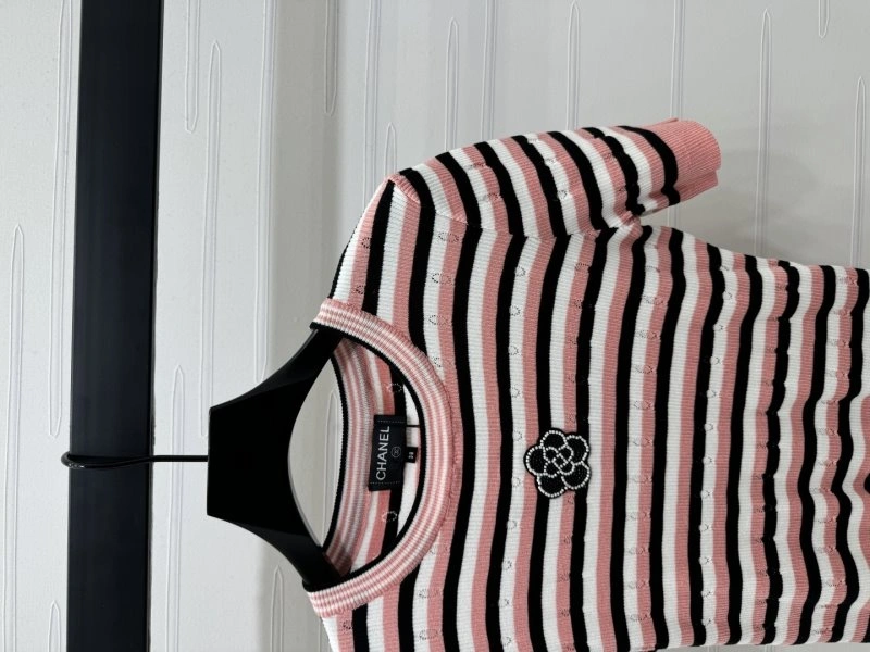 Snug Chanel T-Shirts 110336