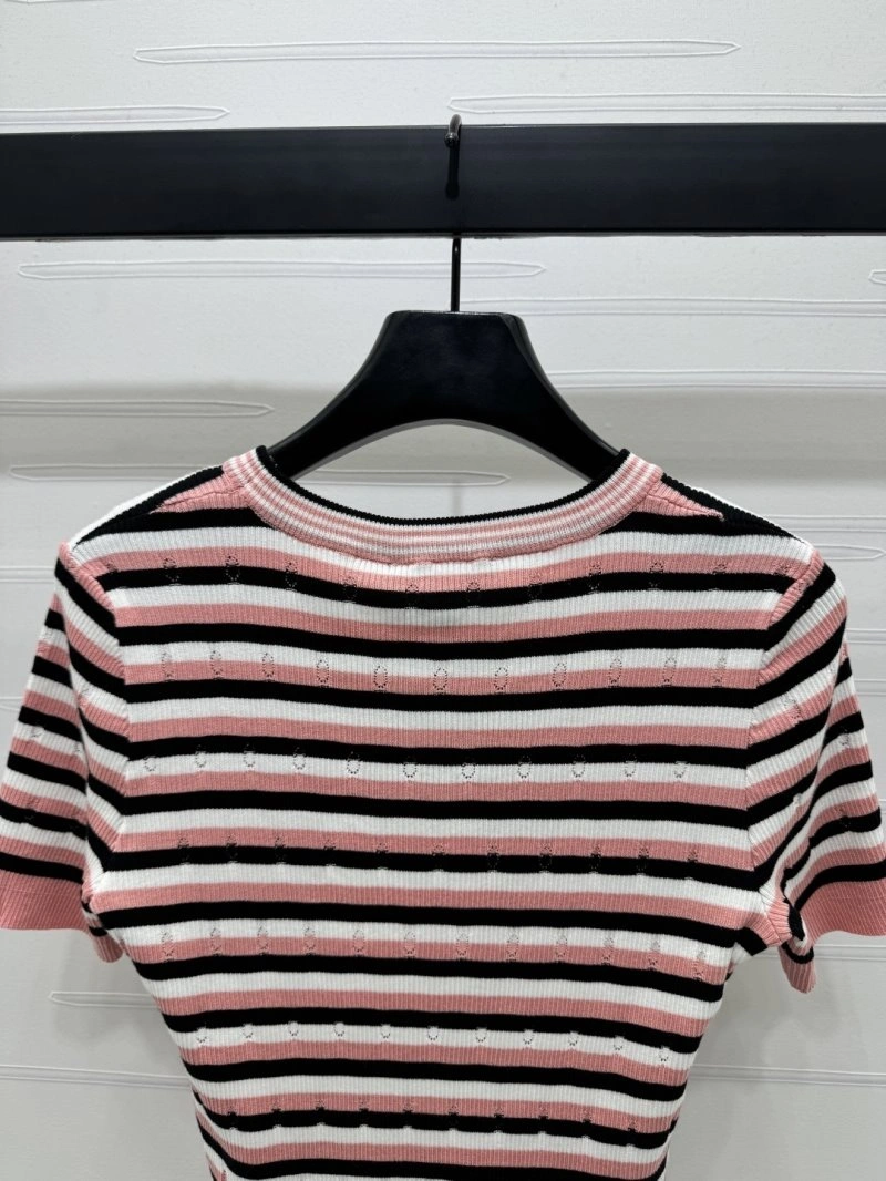 Snug Chanel T-Shirts 110336