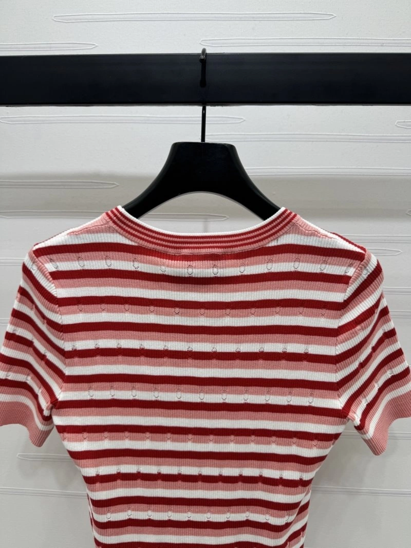 Versatile Chanel T-Shirts 110342