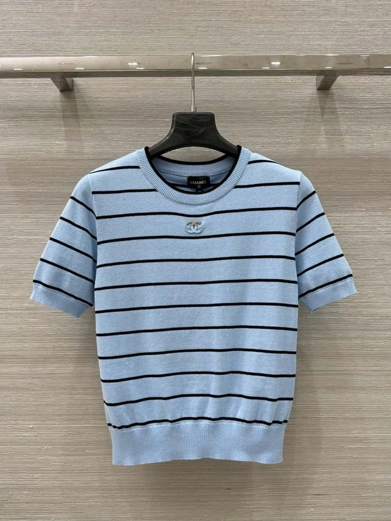 Lightweight Chanel T-Shirts 110351
