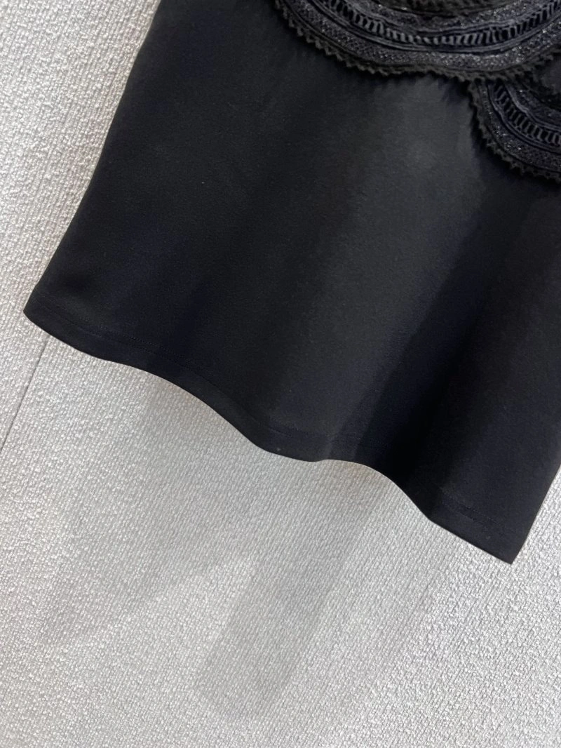 Sustainable Chanel T-Shirts 110345