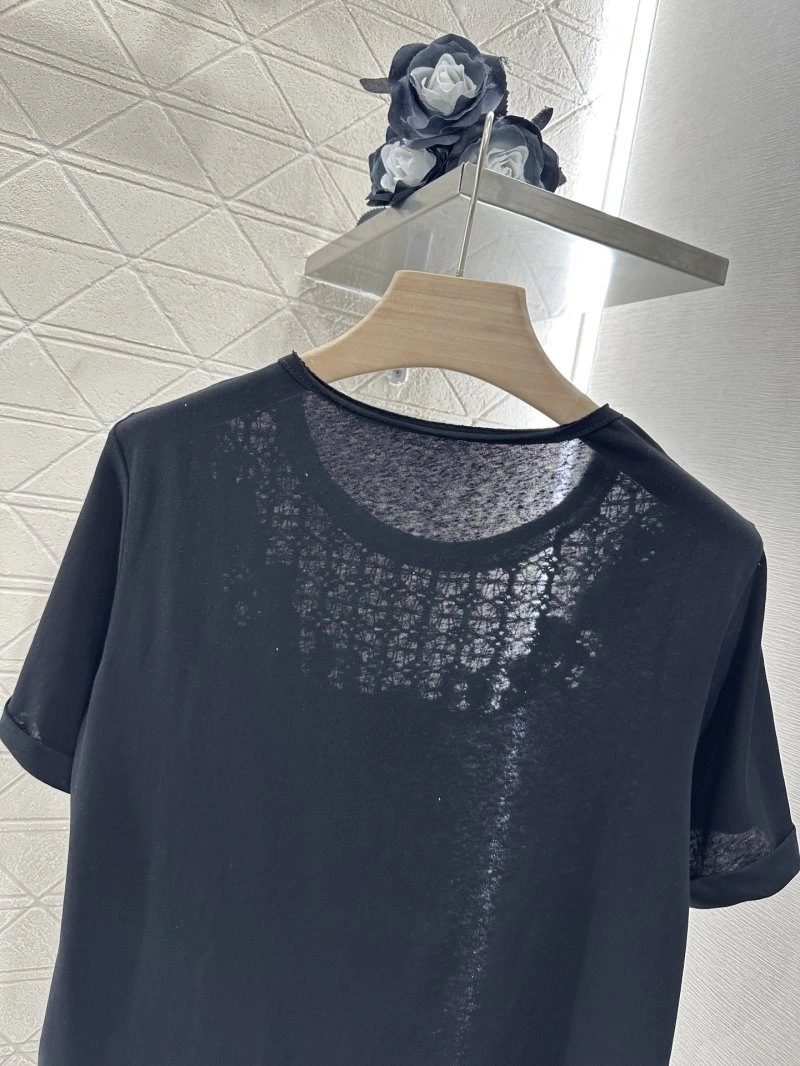 Lightweight Chanel T-Shirts 110344