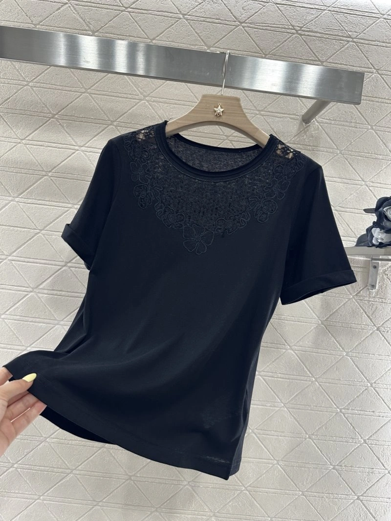 Lightweight Chanel T-Shirts 110344