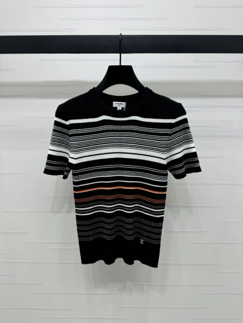 Compact Chanel T-Shirts 110301