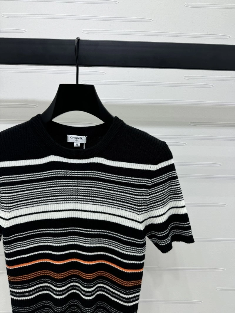 Compact Chanel T-Shirts 110301