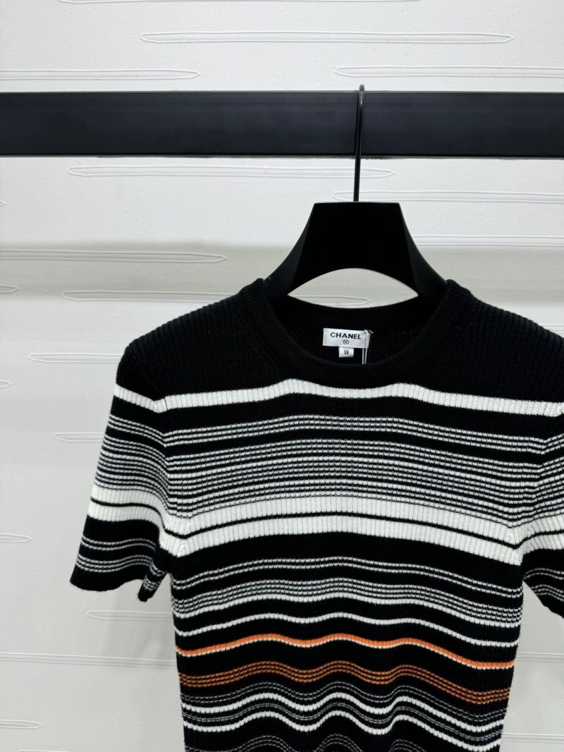 Compact Chanel T-Shirts 110301