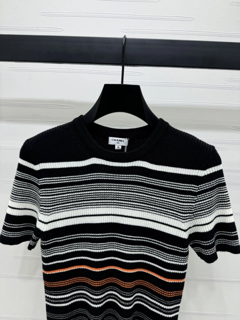 Compact Chanel T-Shirts 110301
