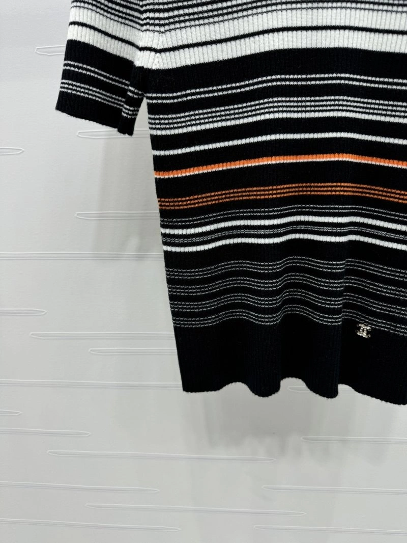 Compact Chanel T-Shirts 110301