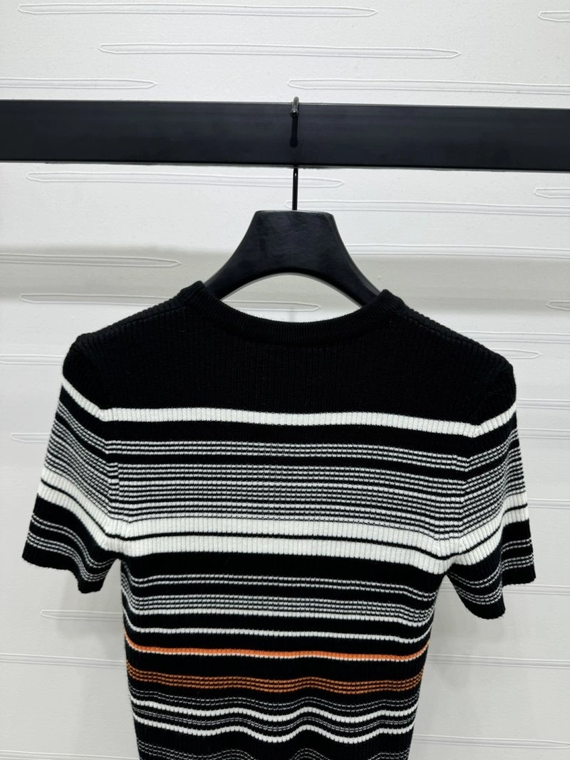 Compact Chanel T-Shirts 110301