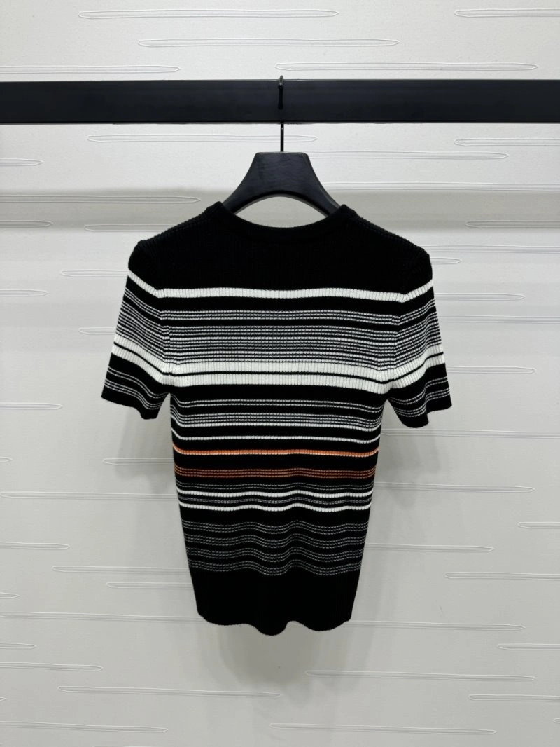 Compact Chanel T-Shirts 110301