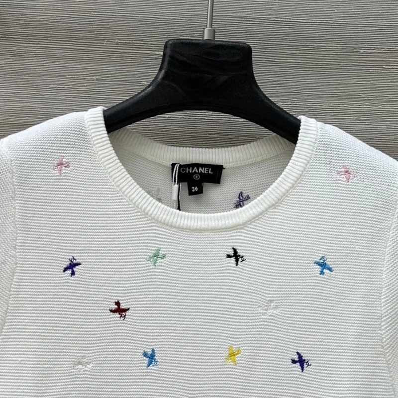 Compact Chanel T-Shirts 110300