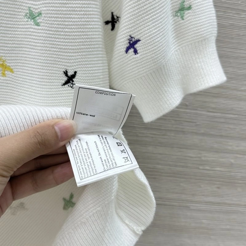 Compact Chanel T-Shirts 110300