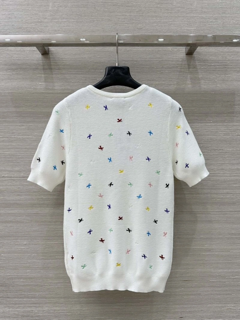 Compact Chanel T-Shirts 110300