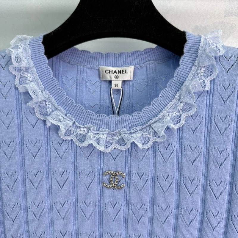 Chanel T-Shirts Versatile 110284