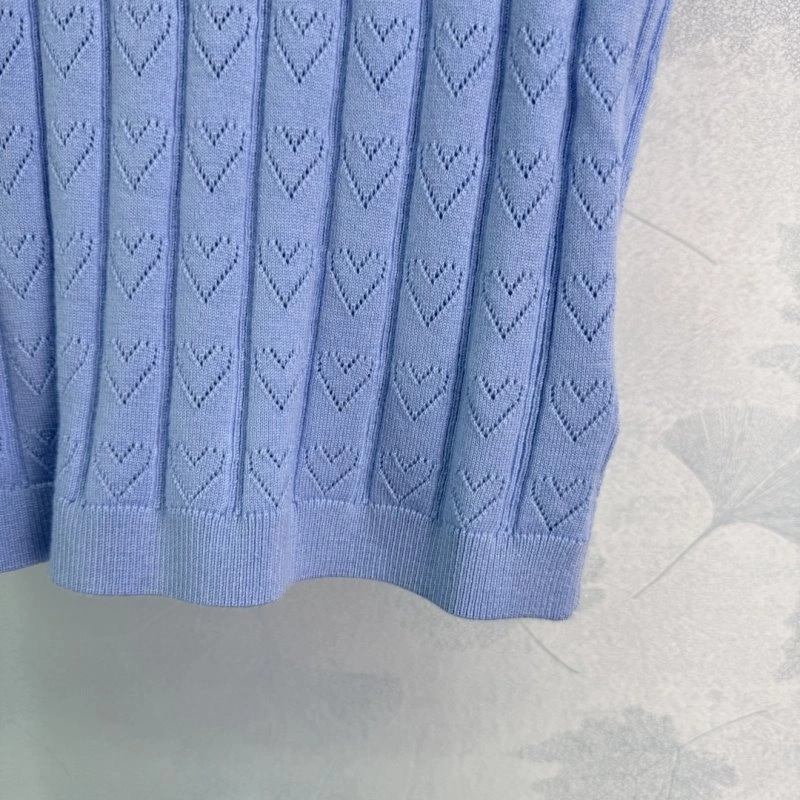 Chanel T-Shirts Versatile 110284