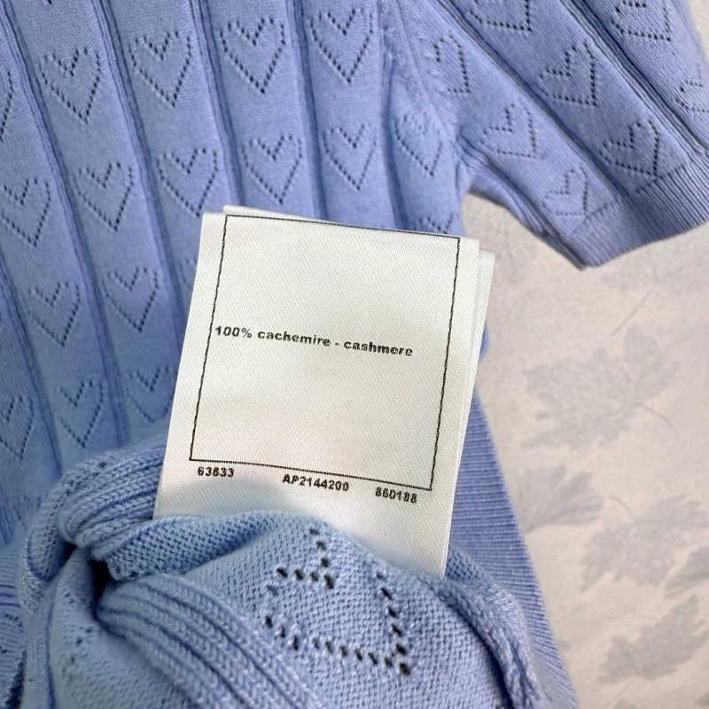 Chanel T-Shirts Versatile 110284