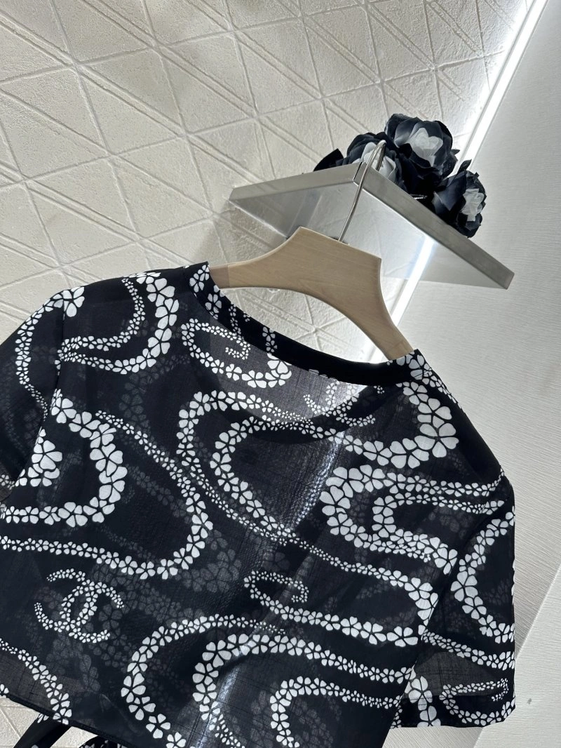 Chanel T-Shirts Versatile 110283