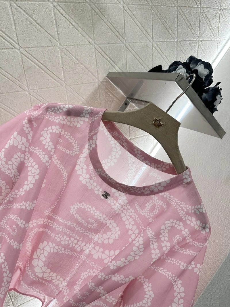 Chanel T-Shirts Breathable 110281