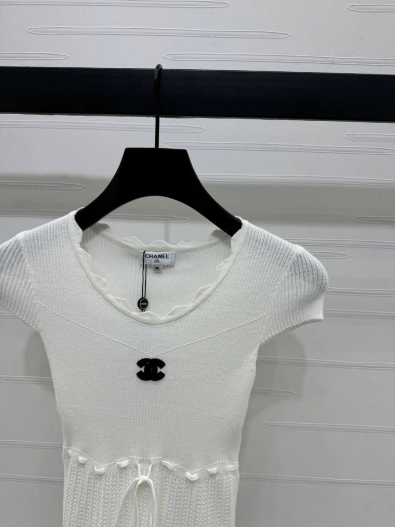 Sustainable Chanel T-Shirts 110277