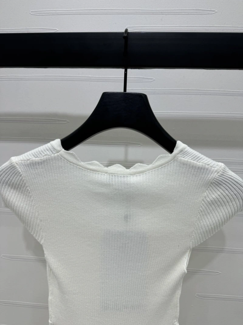 Sustainable Chanel T-Shirts 110277