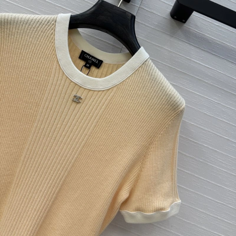 Chic Chanel T-Shirts 110265