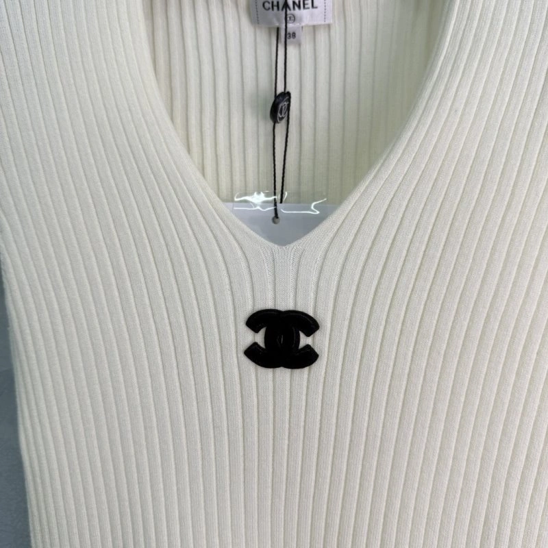 Chanel T-Shirts Lightweight 110249