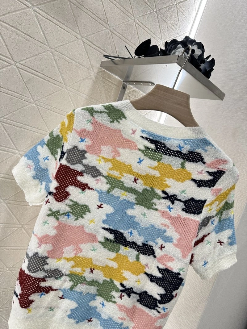 Sleek Chanel T-Shirts 110264