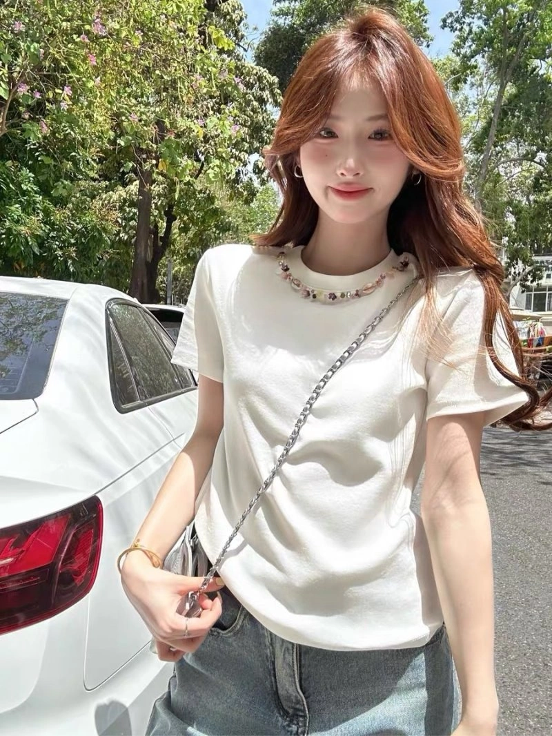Lightweight Chanel T-Shirts 110239