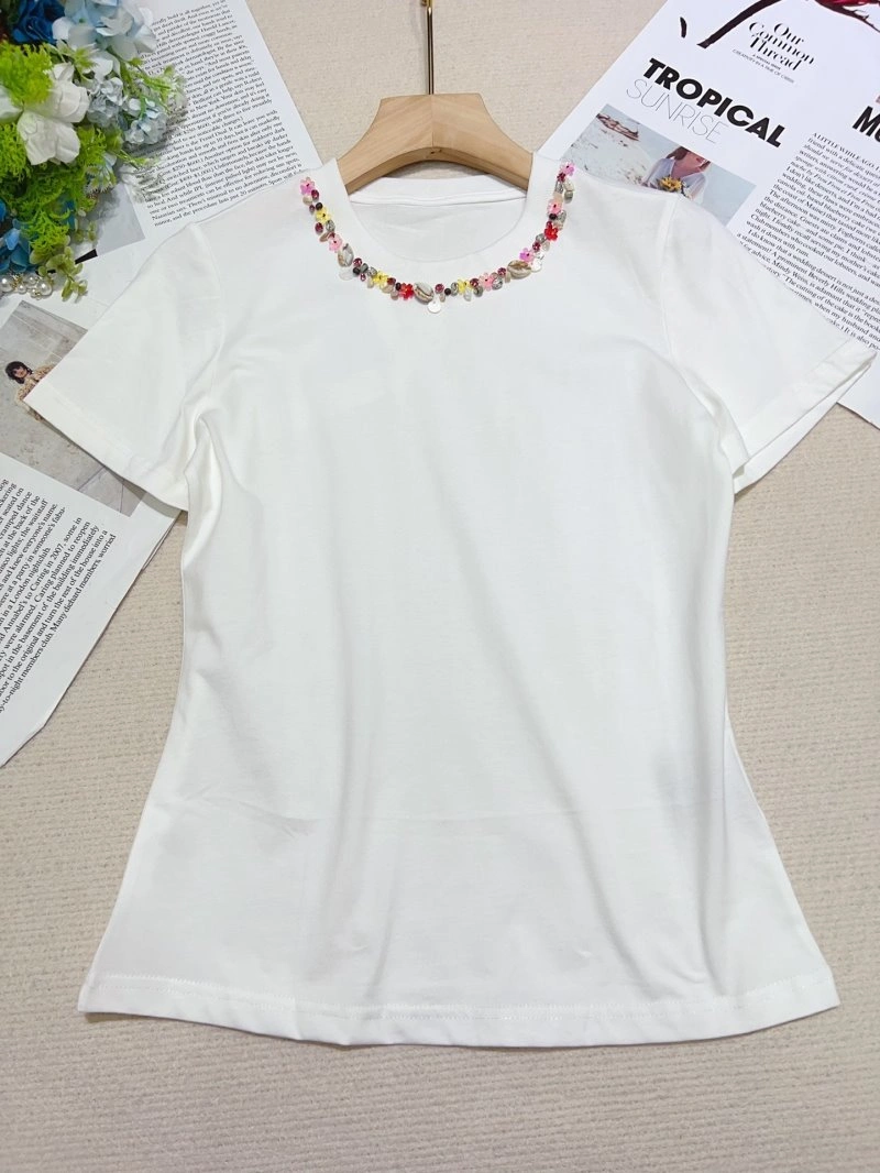 Lightweight Chanel T-Shirts 110239