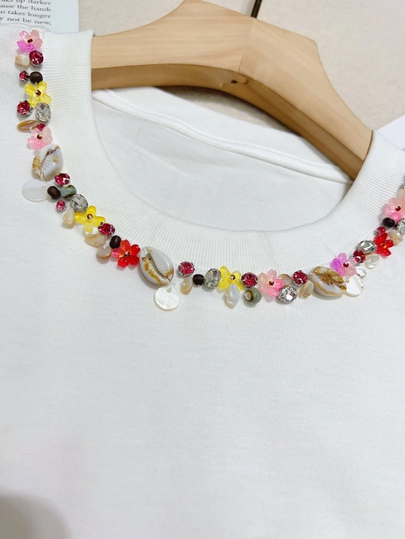Lightweight Chanel T-Shirts 110239